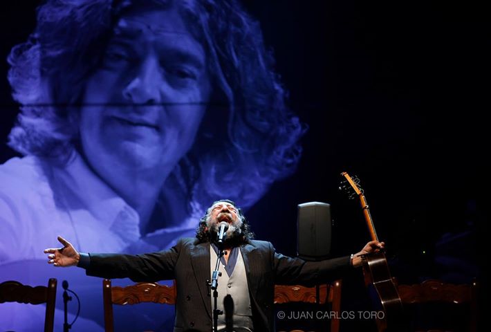 Del archivo | Manuel Molina le canta a&nbsp;Moraíto