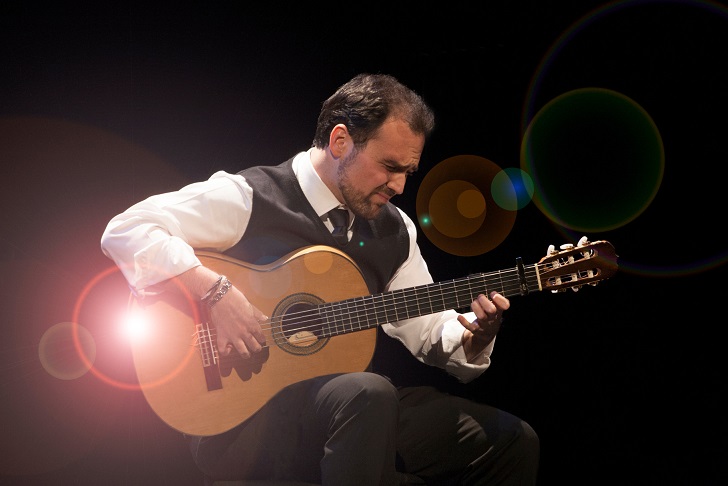 Santiago Lara estrena “La Guitarra en el Tiempo”, un homenaje a los grandes&nbsp;maestros