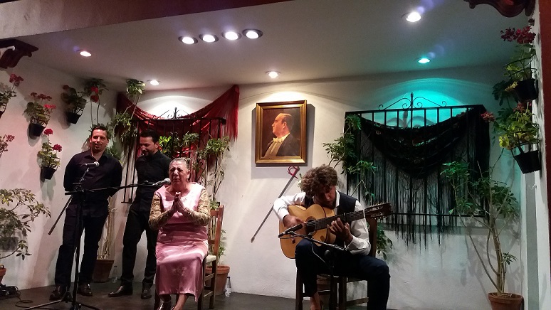 Catando vídeos.- «Juana la del Pipa y Pepe del Morao por soleá»