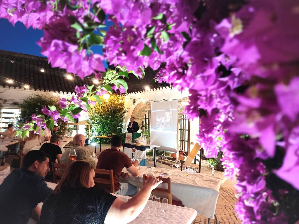 Hasta la choza de Juaniquí llegaron, de nuevo, los ecos del vino de&nbsp;Jerez