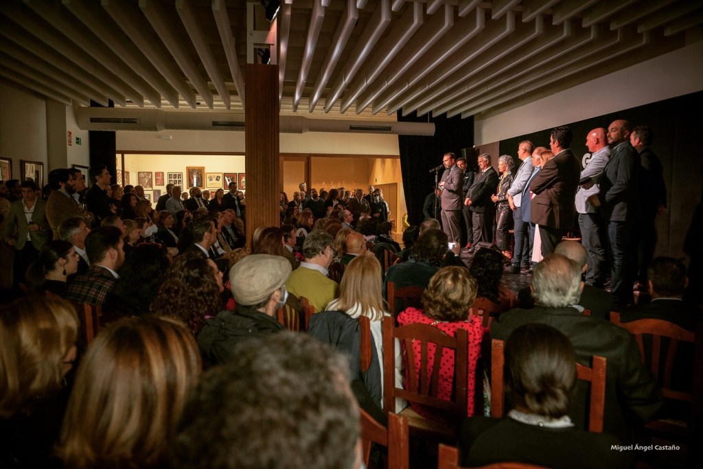 Multitudinaria inauguración de la nueva sede de la peña Buena Gente