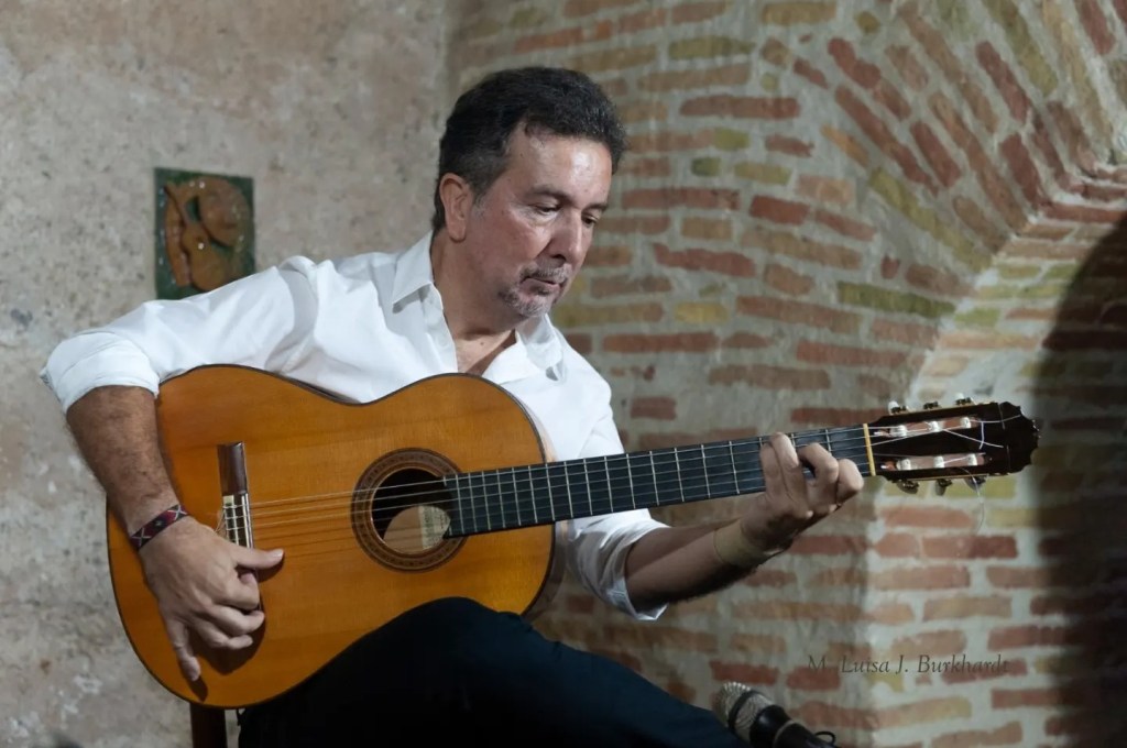 Alfredo Lagos recibe el premio ‘Taranto’ a la guitarra