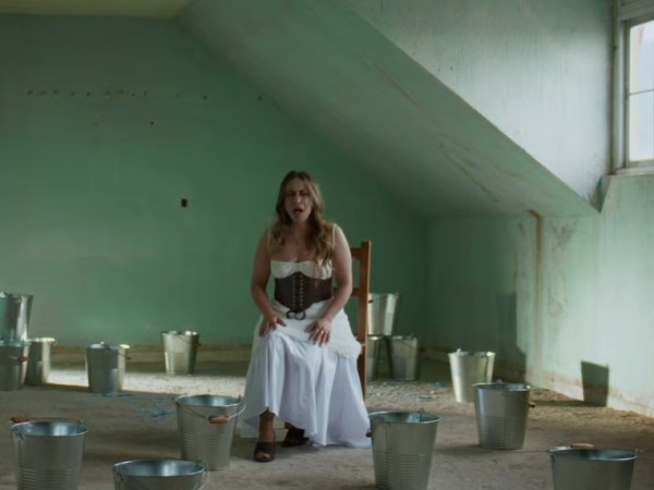 María Terremoto ft. Juan Bona lanza ‘Indomable’, un grito de&nbsp;libertad
